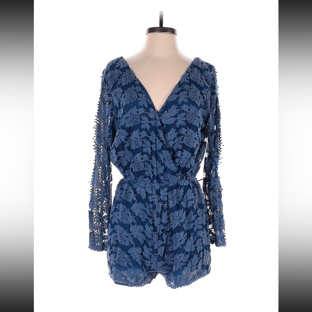 Adelyn Rae Blue Floral Lace Long Sleeve Romper Size Medium